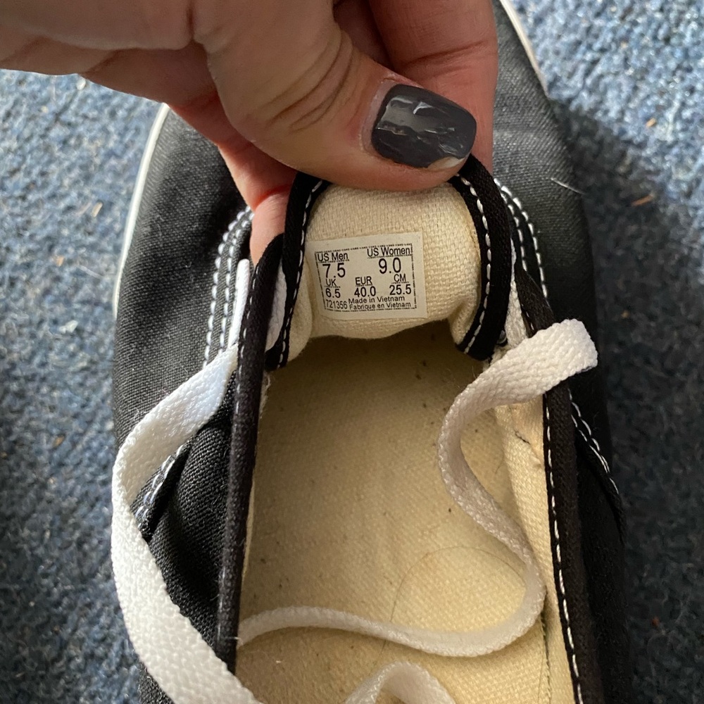 Vans - Picture 3 of 3